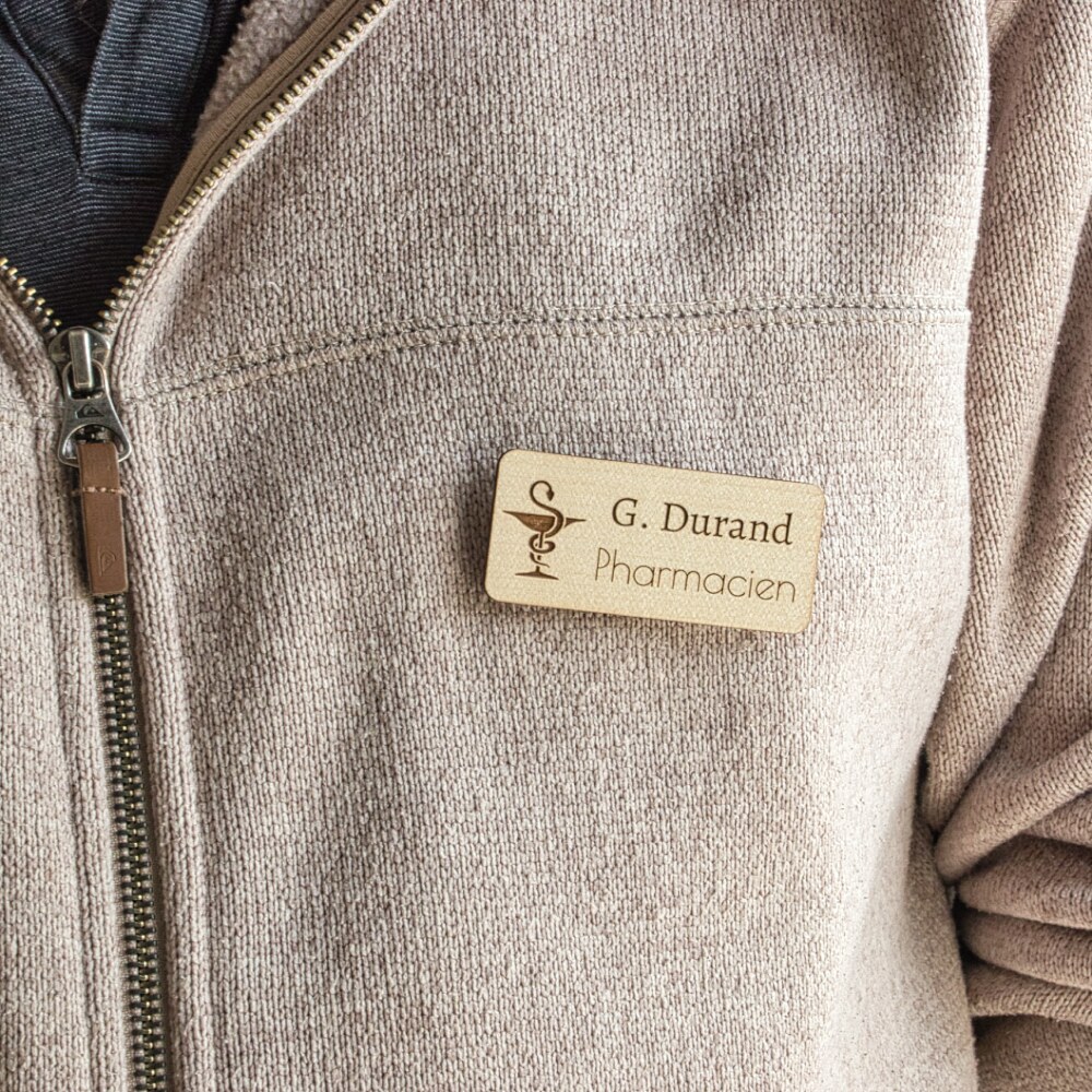 Badge bois personnalisé – Image 3