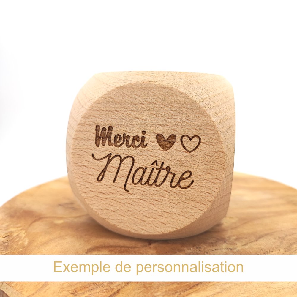 Dé en bois 100% personnalisable – Image 4